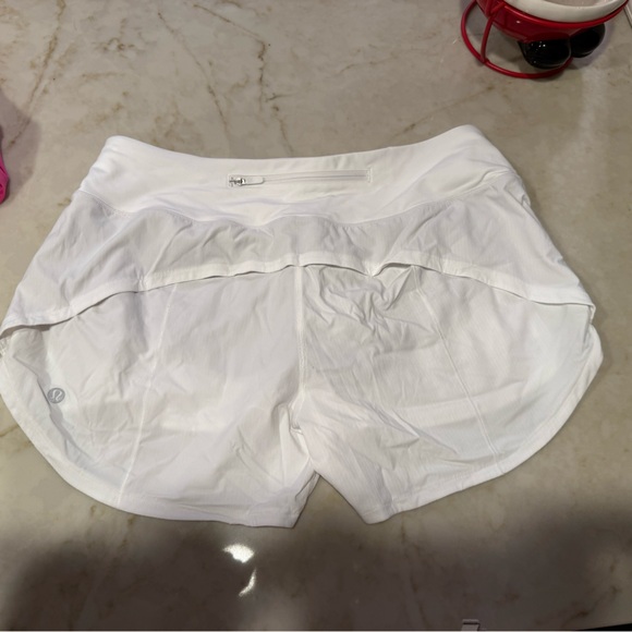 White lululemon speed up, size 8, 4 inch worn once - Picture 1 of 4